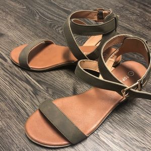 Women sandals - size 7